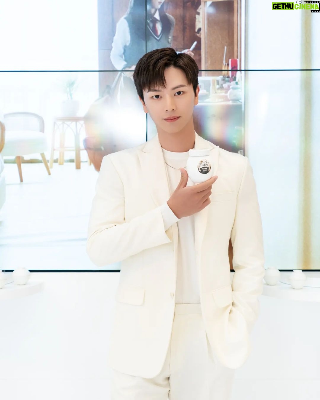 Yook Sung-jae Instagram - #설화수 #설화수팝업스토어 #진설크림 #sulwhasoo @sulwhasoo.official