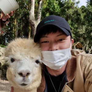 Yook Sung-jae Instagram - 🦙🤎🖤