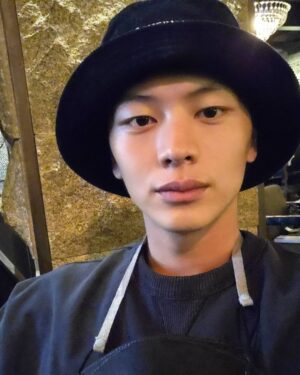 Yook Sung-jae Instagram - 휴가 복귀합니다 ^^
