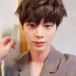 Yook Sung-jae Instagram - 뭐지?뭐지?
