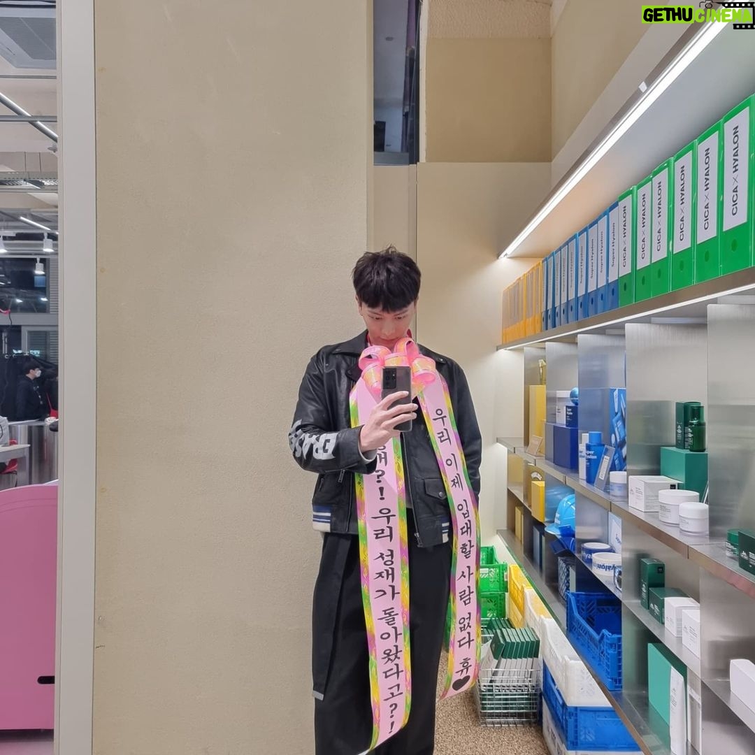 Yook Sung-jae Instagram - Melody๐๐ ์ค๋๋ง์ด์ผ