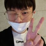 Yook Sung-jae Instagram - 영민쓰 연극 보러~~
