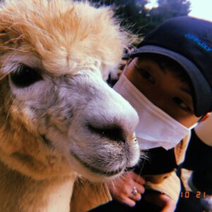 Yook Sung-jae Instagram - 🦙🤎🖤