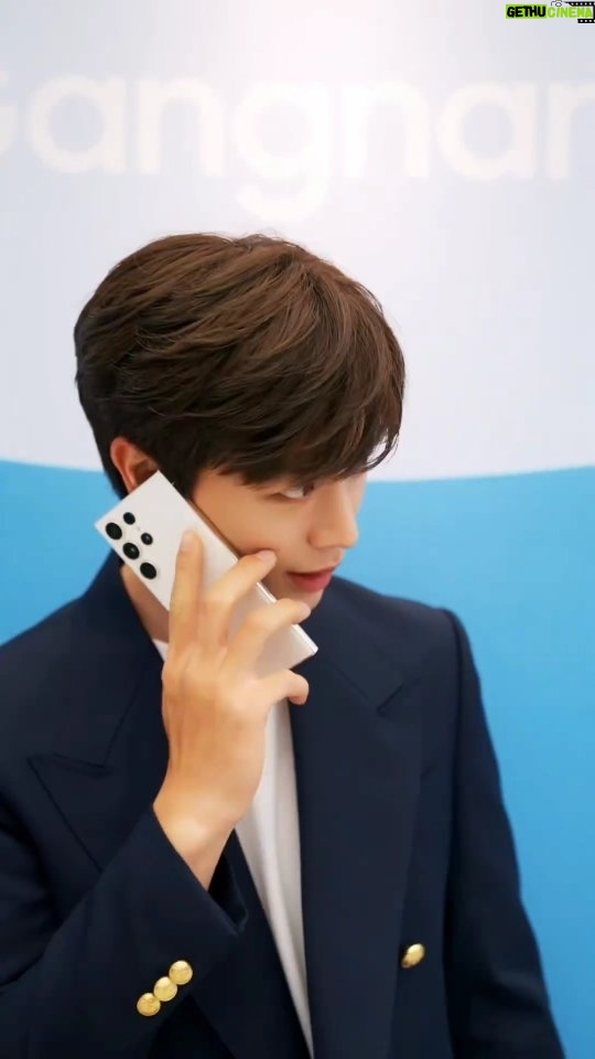 Yook Sung-jae Instagram - #협찬 #SamsungGangnam #삼성강남 #삼성전자 #삼성 #SamsungKorea @samsungkorea