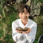 Yook Sung-jae Instagram - 비하인드컷! 안녕!🐇🐌