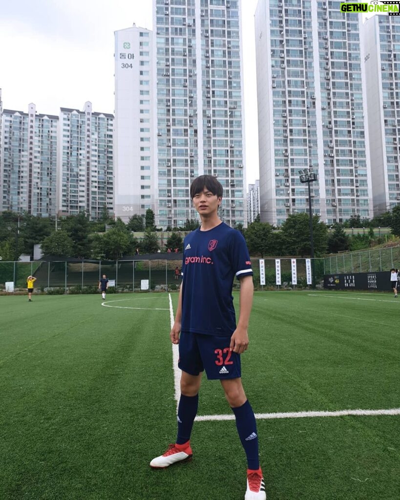 Yook Sung-jae Instagram - 오랜만에 축구! #326