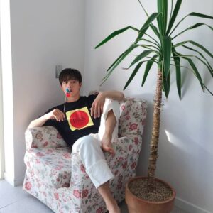 Yook Sung-jae Instagram - 퍼스트룩 비하인드 컷!😎
