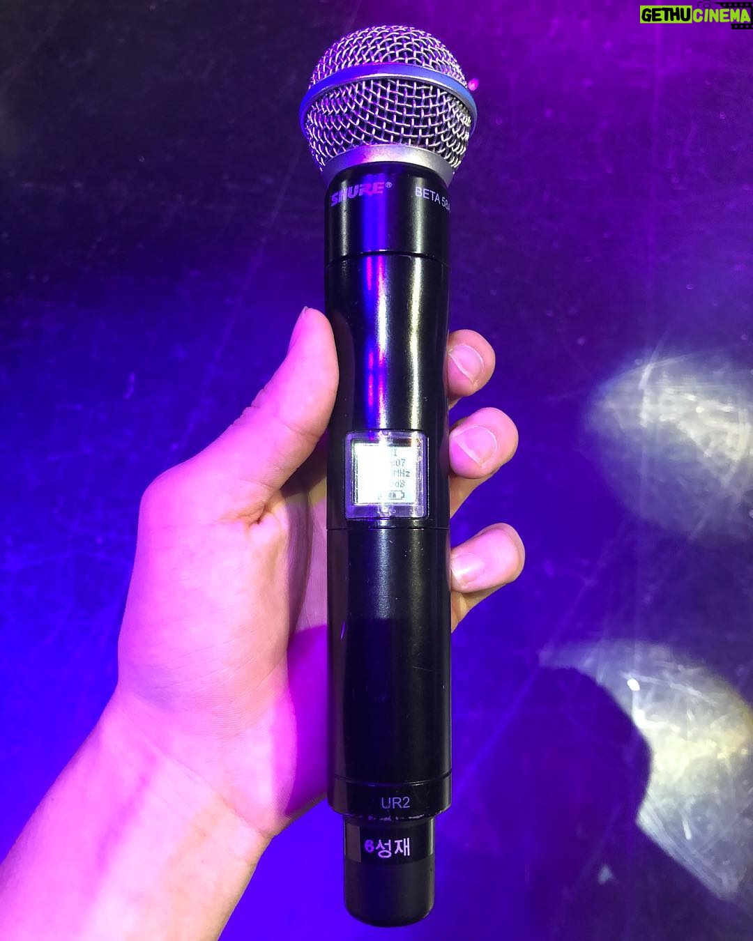 Yook Sung-jae Instagram - 6번마이크 성재입니다 너멜되콘 오신멜로디분들! 집 조심히가요! #대한민국축구화이팅