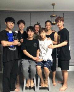 Yook Sung-jae Instagram - 비💙