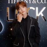 Yook Sung-jae Instagram – @tiffanyandco
#광고 #Tiffanyandco #TiffanyLock #Tiffanypartner #티파니앤코 #티파니락 

부산 신세계백화점 센텀시티점에서 열린 
티파니앤코 팝업 스토어 많이 구경오세요!