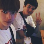 Yook Sung-jae Instagram - Work hard play hard 행복한 사람들과 마음맞는 여행😁