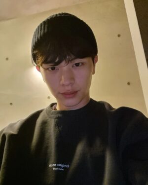 Yook Sung-jae Instagram - 벌써  10년!
항상 너무나 감사드립니다
멜로디💙
앞으로도 노래하자!