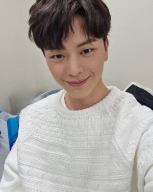 Yook Sung-jae Instagram - 