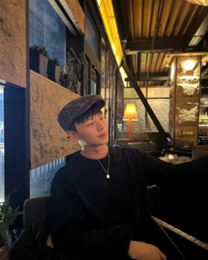 Yook Sung-jae Instagram - 수능시험 잘봤어요?
공부하느라 시험치느라 수고했어요😊
행복한 하루 되길~~