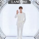Yook Sung-jae Instagram – #광고 #랑콤 #클라리피끄세럼 #클라리피끄프로솔루션  @lancomeofficial
잠실에서 열린 랑콤 팝업스토어 많이 놀러오세요!