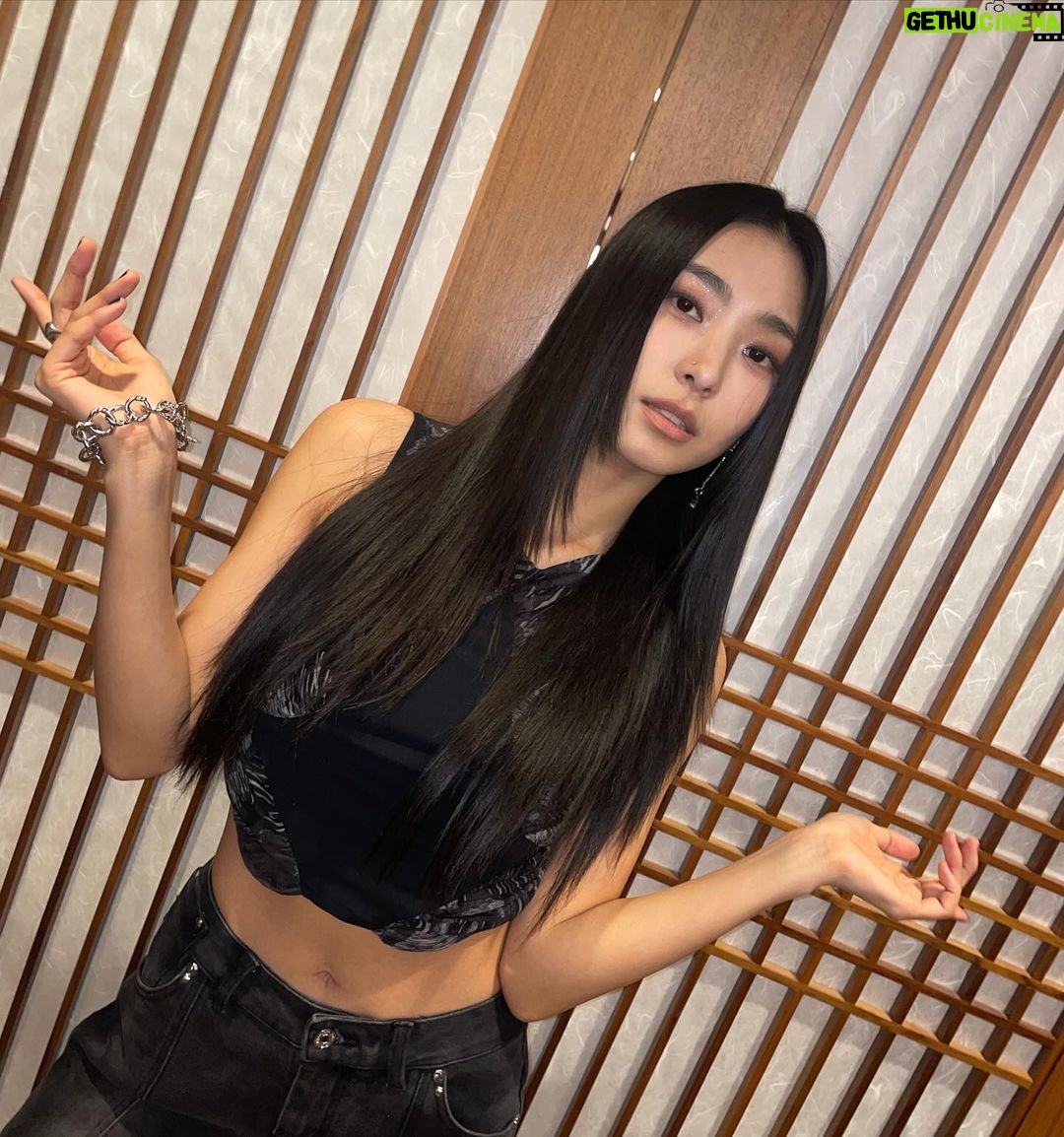Yoon Bo-ra Instagram - How was your day? βπΌπ