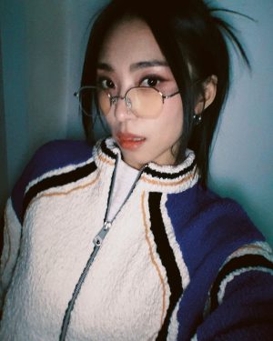 Yoon Bo-ra Instagram - :3