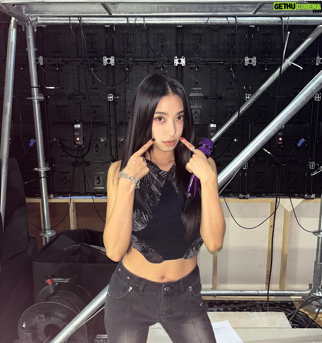Yoon Bo-ra Instagram - How was your day? βπΌπ