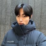Yoon Chan-young Instagram - 추워지는 날씨, 감기 조심하세요! ☺️ 🍂 #디스커버리 #디스커버리패딩 #디스커버리롱패딩 #디스커버리레스터G