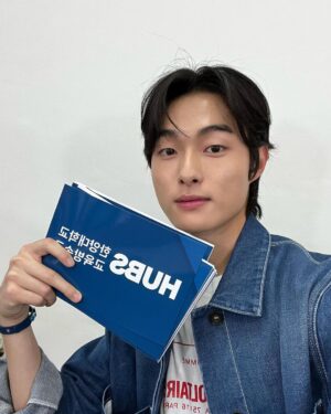 Yoon Chan-young Instagram - 한양대 축제 
@hy_stu @hubs.official 🔵