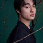 Yoon Chan-young Instagram - 💐🖤 @elorea Elements Collection #ELOREA #fragrance #eauduparfum #perfume #perfumecollection #yoonchanyoung #향수 #향수광고