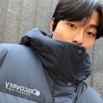 Yoon Chan-young Instagram - 추워지는 날씨, 감기 조심하세요! ☺️ 🍂 #디스커버리 #디스커버리패딩 #디스커버리롱패딩 #디스커버리레스터G