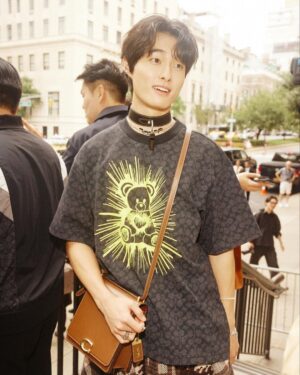 Yoon Chan-young Instagram - I’ve been to Coach Spring 2023 runway show! 

코치 2023 봄 런웨이 쇼에 다녀왔습니다!
🧸🧸

@coach#CoachNY#CoachSpring23#NYFW