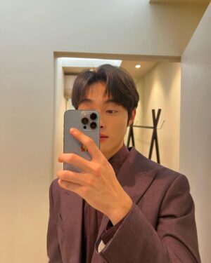 Yoon Chan-young Instagram - 2022 뉴시스 한류엑스포 값진 상 감사합니다 ‘지금 우리 학교는’을 사랑해주시는 모든 팬분들 그리고 저를 응원해 주시는 분들 너무 감사드립니다 
더욱 진실되고 최선의 모습 보여드리도록 꾸준히 노력해 나아가겠습니다
모두들 감사합니다 언제나