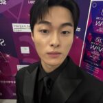 Yoon Chan-young Instagram - APAN STAR AWARDS 시상자로 함께하게 되어 영광이었습니다! (with @03_hu ) 내년엔 더 좋은 일들이 많이 찾아올거에요 건강하게 지내다가 얼른 다시 만나는 날이 왔으면 좋겠어요 2023년 다들 고생 많으셨습니다!! 🌹