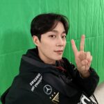Yoon Doo-joon Instagram - 오늘 정말 춥네요🥲 최대한 따뜻하게 보내시구 저녁에 만나요💡💡
