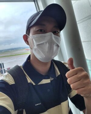 Yoon Doo-joon Instagram - 이번주는 비가 많이 온다고 합니다! 우산 꼭 챙기시고
잠시 베트남에 다녀오겠습니다!!!!!!!