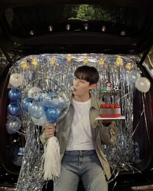 Yoon Doo-joon Instagram - 고생 많으셨습니다! 우리 라이트들이 응원해주신 덕분에 잘 마무리 했습니다!! 이제 콘서트를 위해 화이팅! 이번주도 으랏차!!