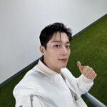 Yoon Doo-joon Instagram - 오늘은 조금 늦었네요😭추우니까 따뜻하게 챙겨 입고 다니시고 감기 조심합시다👍💪
