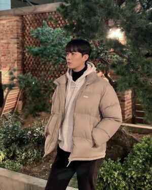 Yoon Doo-joon Instagram - 다음 주가 아마도 촬영장에서 올리는 마지막 게시물일듯?!
진짜 거의 다 왔어요 조금만 힘을 주세요!!!!!

일주일동안 요섭이 고생했고 기광이 어서오고~~ 
바쁜동니도 이번 주 화이팅 여러분들이 젤 화이팅
하세요 으랏차!!!