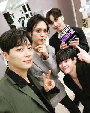 Yoon Doo-joon Instagram - 라이트에게 영광을!