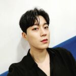 Yoon Doo-joon Instagram - 정신 없지만 너무 즐거웠던 활동 첫 주가 지나갔네요! 함께 응원해준 라이트 너무 고맙습니다! 이번주도 화이팅!!!!!으랏차!!
