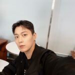 Yoon Doo-joon Instagram - 날씨가 제법 선선해졌습니다! 감기 걸리지 않게 조심하자구요 이번주도 화이팅👍👍👍👍💪