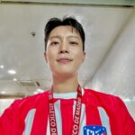 Yoon Doo-joon Instagram - 여러분 날 더운데 잘 지내고 계신가요?! 저는어제 아틀레티코 마드리드 덕분에 멋진 경기를 보고 왔습니다! 크크 이번주도 무더위를 이겨내봅시다!👍 #atleticomadrid #laliga
