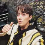 Yoon Doo-joon Instagram - 늦어서 죄송합니다!! 다들 행복한 명절 보내고 계신지요! 내일까지 푹쉬시고 화이팅해보자구요! 아 저는 내일 화보촬영하러 미국으로 떠납니다! 가서 멋진 풍경들 많이 담아올게요! 새해 복 많이 받으세요👍