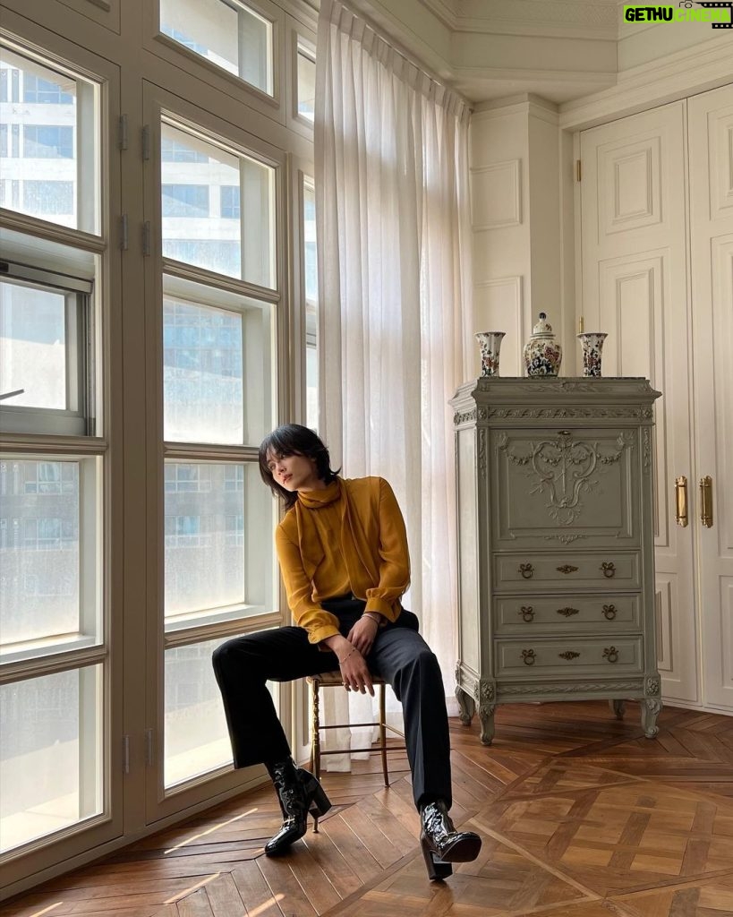 Yoon Jeong-han Instagram - @ellekorea 📸 비하인드 @ysl