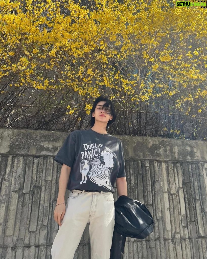 Yoon Jeong-han Instagram - 나리나리😎