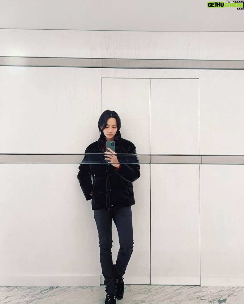 Yoon Jeong-han Instagram - ❤️🖤@ysl
