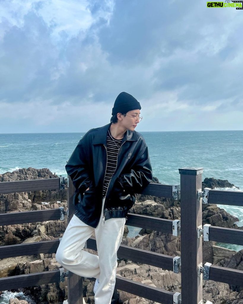 Yoon Jeong-han Instagram - 바다 가기🌊