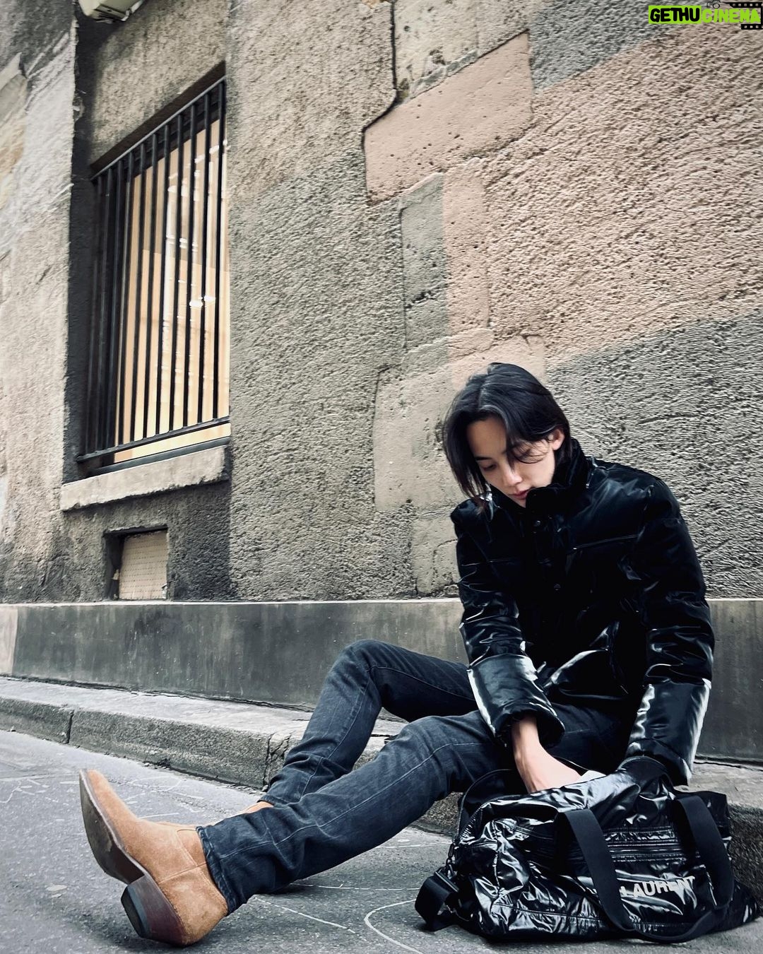 Yoon Jeong-han Instagram - 🇫🇷 @ysl @anthonyvaccarello @emmanueltomasini
