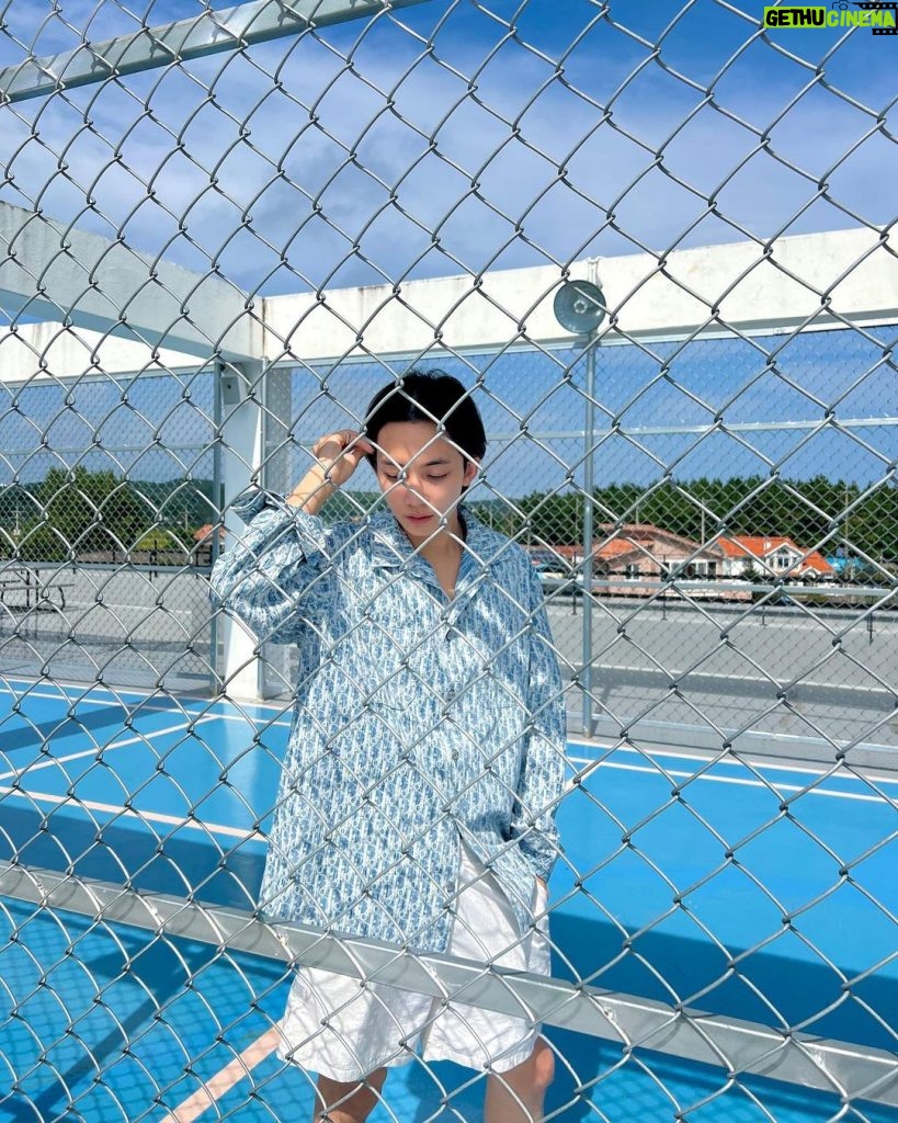 Yoon Jeong-han Instagram - 하늘하늘 하기🐳🐬