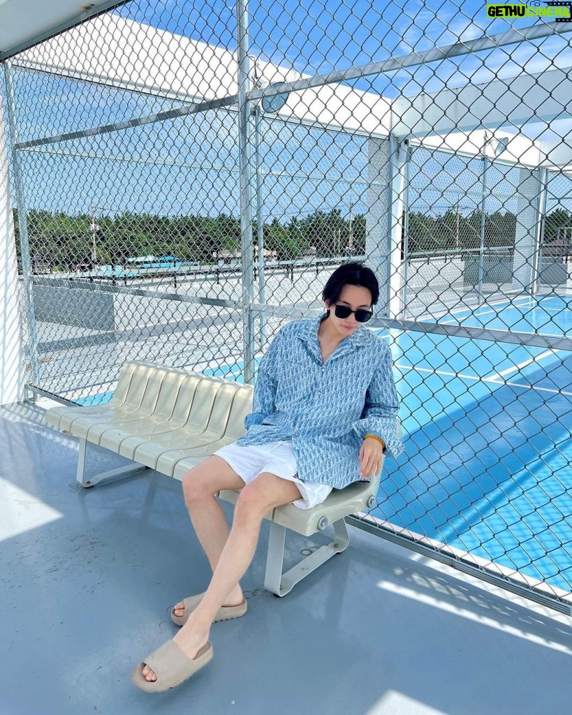 Yoon Jeong-han Instagram - 하늘하늘 하기🐳🐬