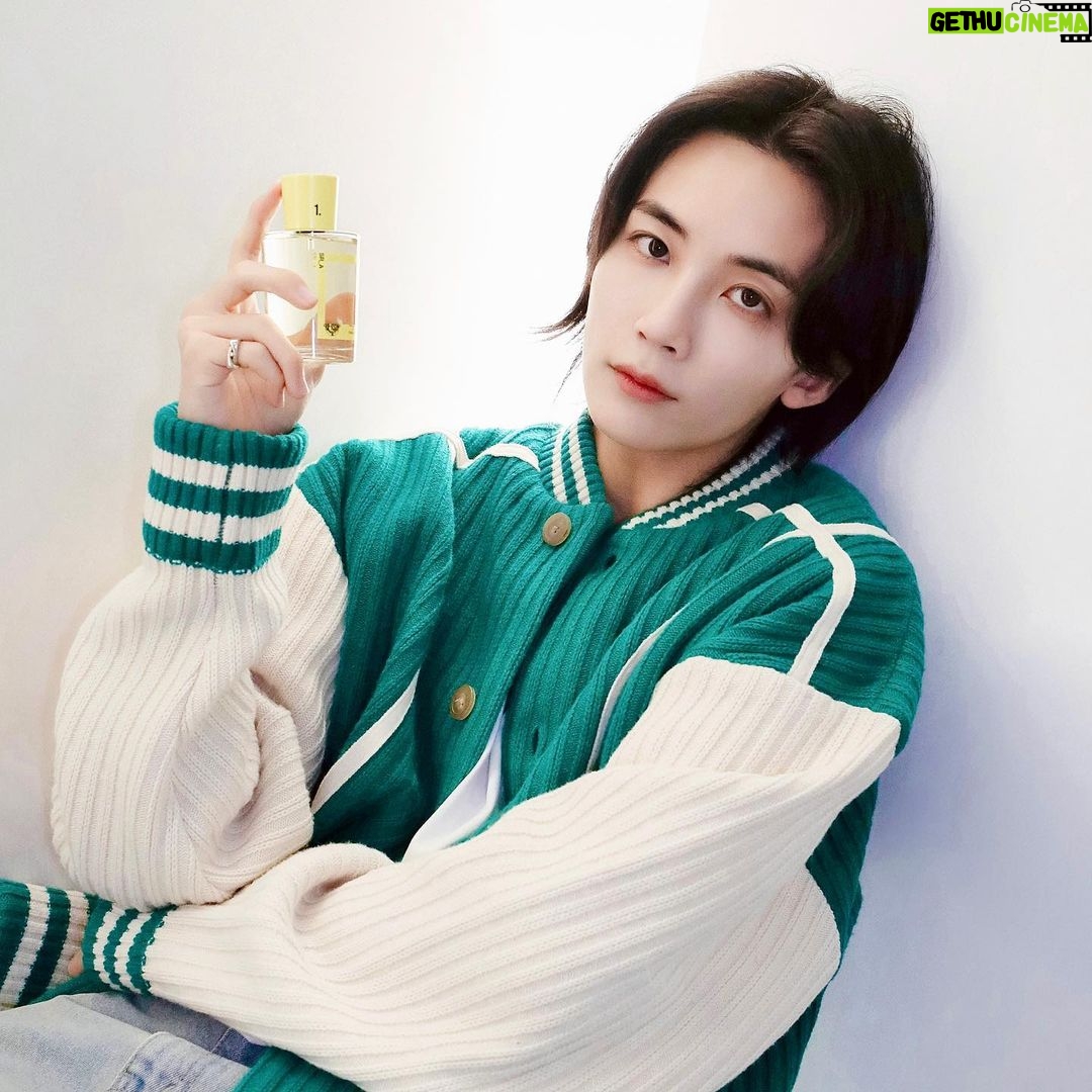Yoon Jeong-han Instagram - đđ @acquadiparma_official @design.by.samuelross @sr.asr.a #AcquadiParma #SRA #ColoniaLimitedEdition #ColoniadesignedbySRA #ę´ęł