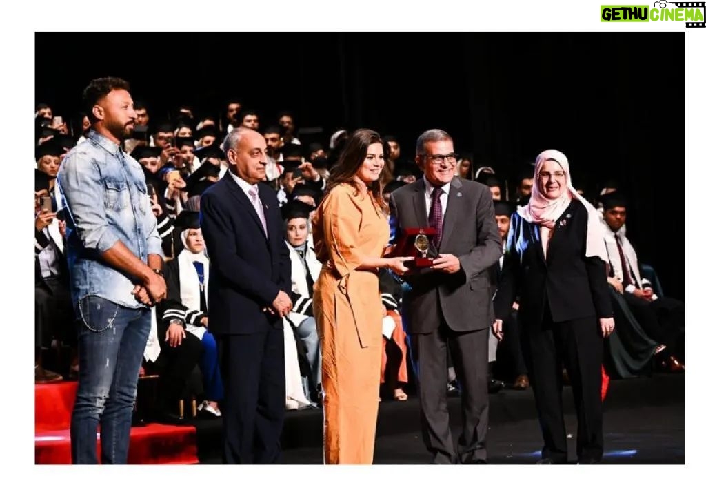 Yosra El Lozy Instagram - سعيدة جداً بتكريمى فى حفل تخرج كلية التكنولوجيا الحيوية بجامعة مصر للعلوم و التكنولوجيا.. كل التقدير للدكتور أشرف حيدر رئيس الجامعة على حسن الاستقبال. و اتمنى لكل الخريجين حياة ناجحة فى مجالهم اللى بيحبوه. @mustuni @fahmi173