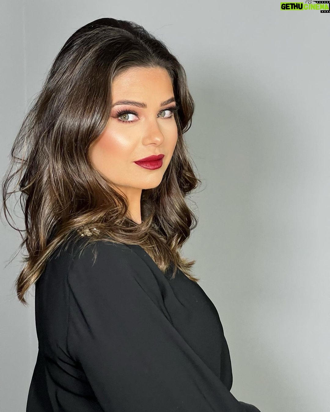Yosra El Lozy - 59.1K Likes - من حلقة "فى المساء مع قصواء" على
@cbcegypt
Thank you to my amazing team for all the love and support 💕
Styled by @nada_hussam
Make-up by @abrarelrefaie_
Hair by @michaelghabbour1
Jewelry by @iramjewelry_
Dressed in @flairboutique_