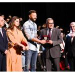 Yosra El Lozy Instagram - سعيدة جداً بتكريمى فى حفل تخرج كلية التكنولوجيا الحيوية بجامعة مصر للعلوم و التكنولوجيا.. كل التقدير للدكتور أشرف حيدر رئيس الجامعة على حسن الاستقبال. و اتمنى لكل الخريجين حياة ناجحة فى مجالهم اللى بيحبوه. @mustuni @fahmi173